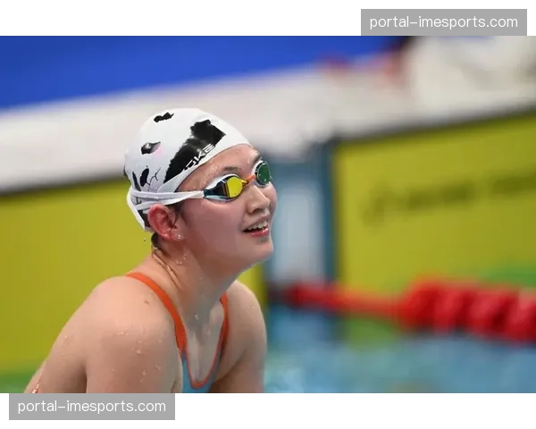 李冰洁中长距离自由泳展现独特节奏感,后半程加速突围 李冰洁中长距离自由泳展现独特节奏感,后半程加速突围