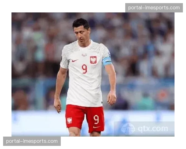 特写：38岁的莱万多夫斯基替补登场绝杀，赛后独自加练射门