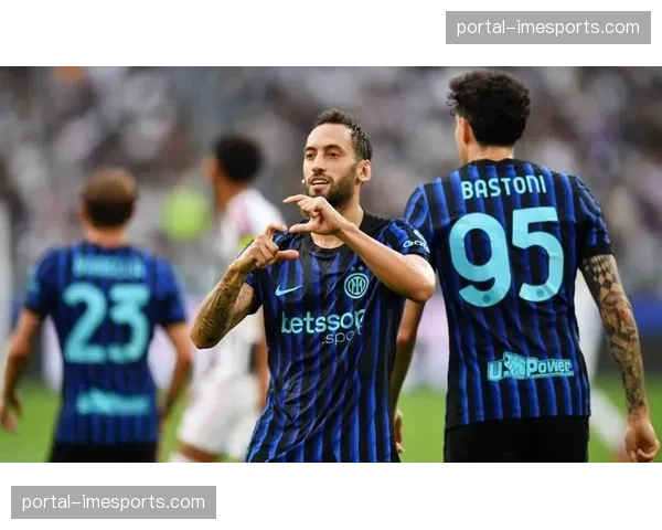 恰尔汗奥卢梅开二度助国米逆转科莫，达成国米生涯50球里程碑